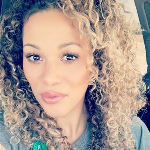 Meet your Posher, Alexandra